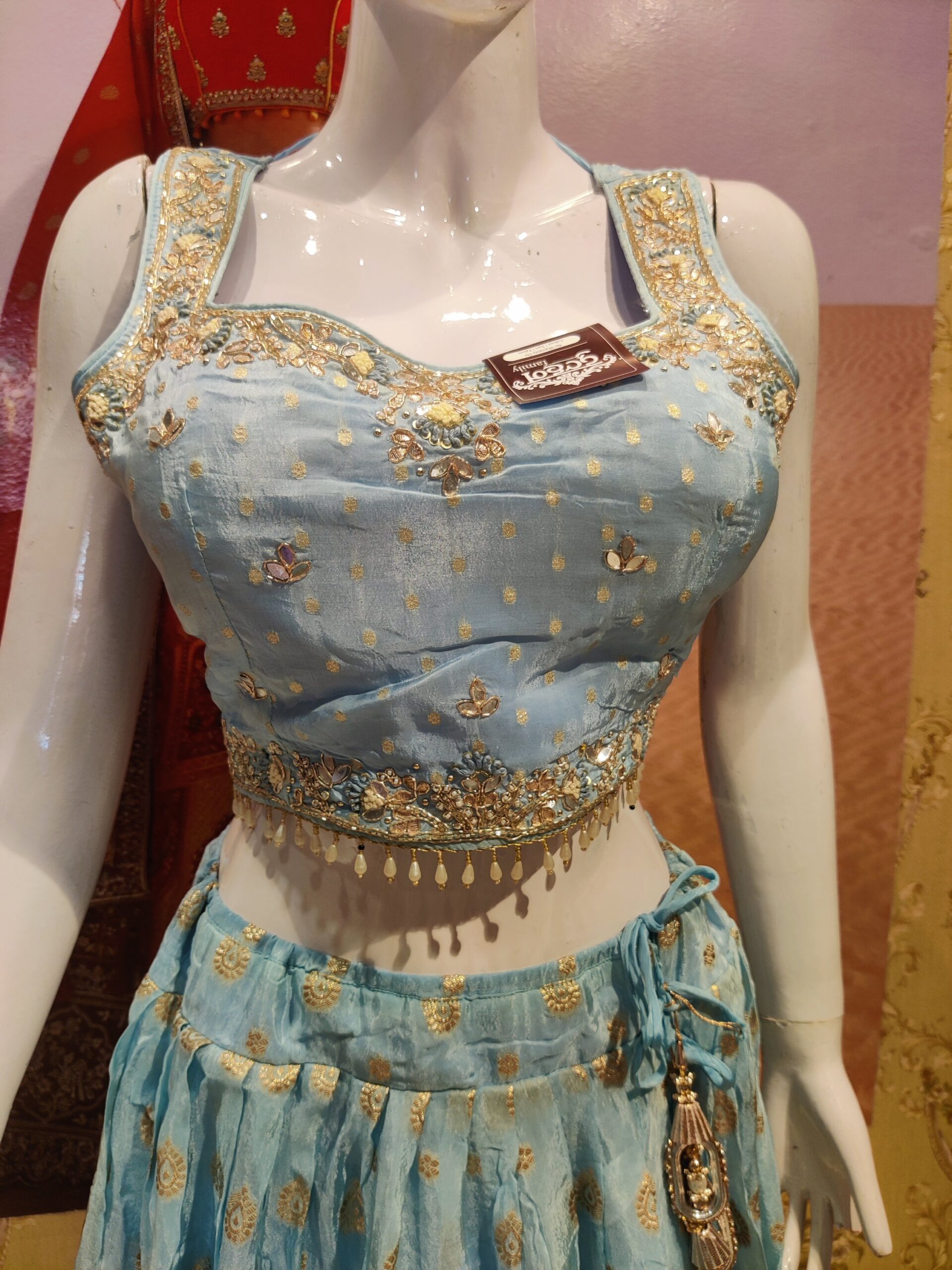 lehanga ✨ 🩵
traditional with a twist ✨
silk fabric
self zari - Image 3