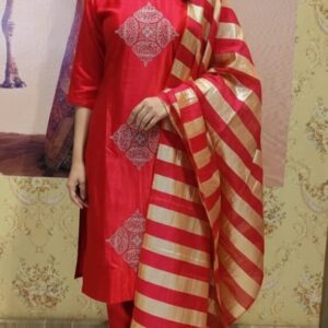 rani colour suits tharee piece 💗
silk fabric